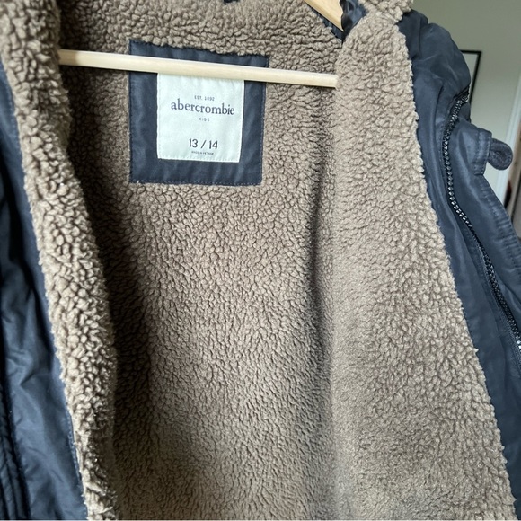 Abercrombie Kid’s Black Sherpa Lined Coat Size 13/14 - Picture 16 of 16